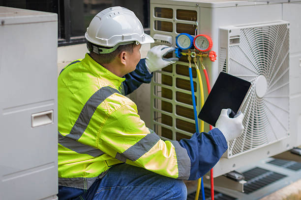 Professional Hvac technician working in Urbandale, IA
